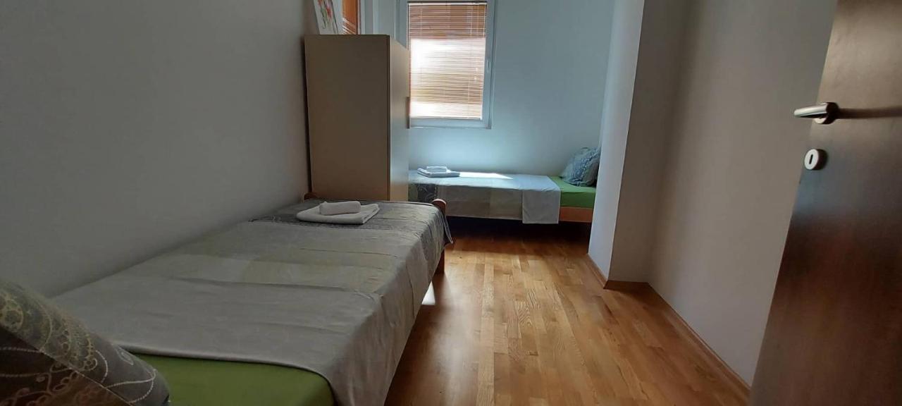 Ira'S 2 Bedroom Central Place With Private Parking Skopje Extérieur photo