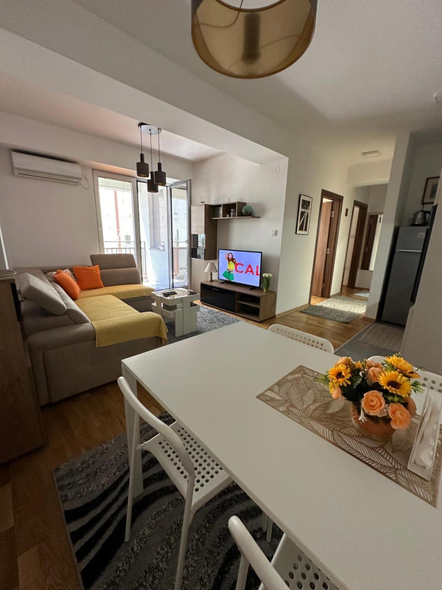Ira'S 2 Bedroom Central Place With Private Parking Skopje Extérieur photo
