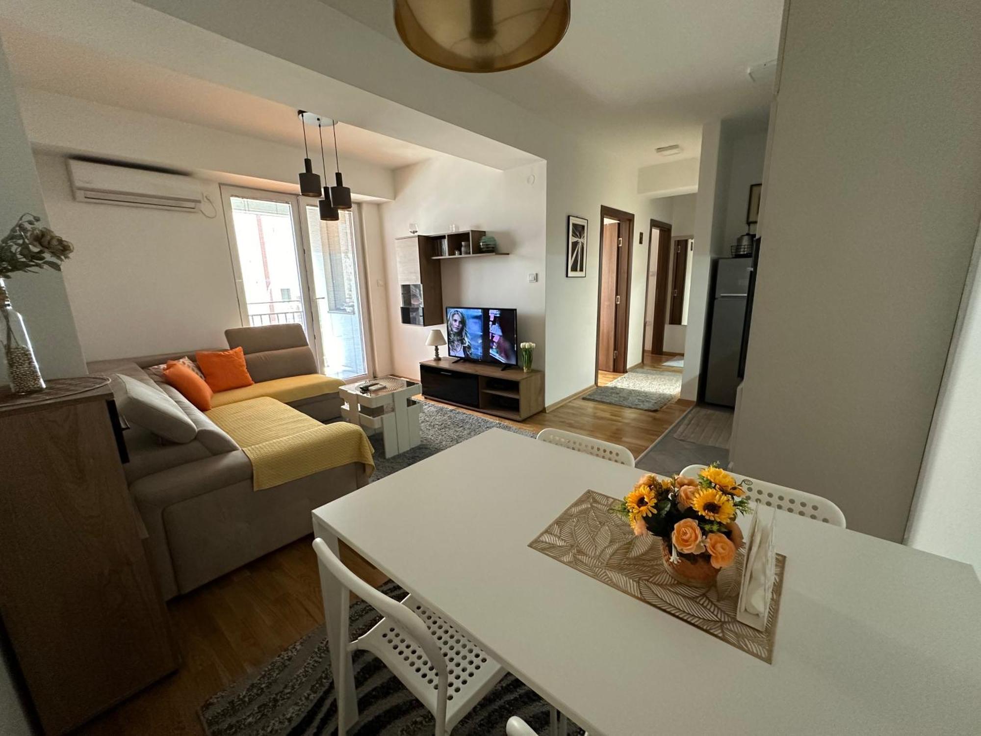 Ira'S 2 Bedroom Central Place With Private Parking Skopje Extérieur photo